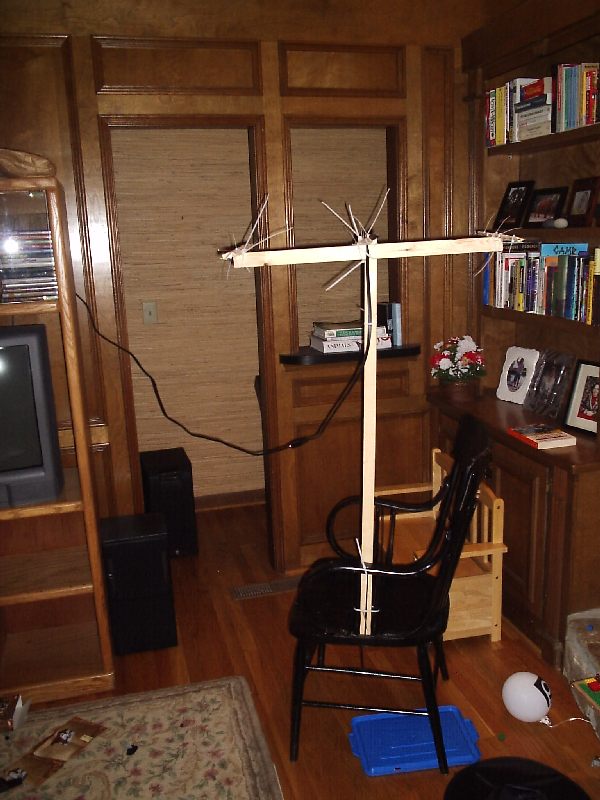 (Antenna in the middle of my living room)